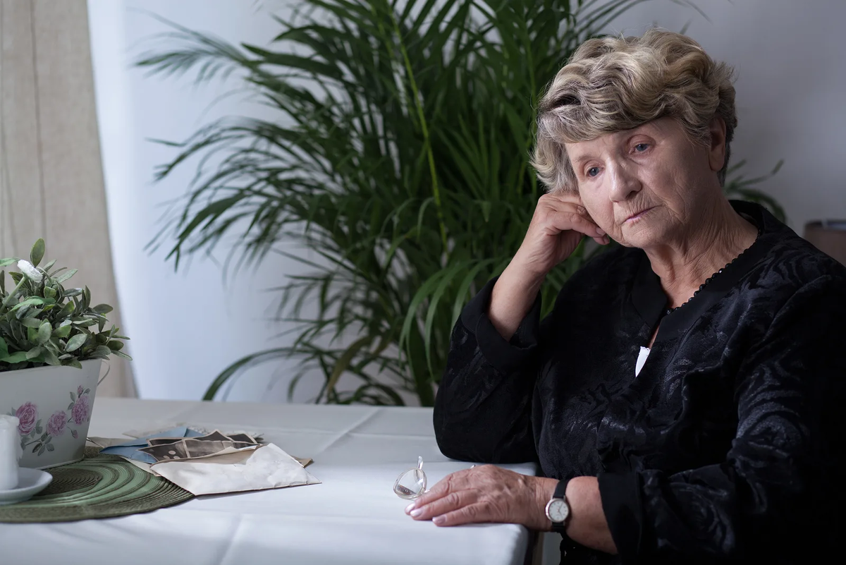 Фото из: https://bustedhalo.com/wp-content/uploads/2017/02/podcast-helping-those-who-are-grieving.jpg