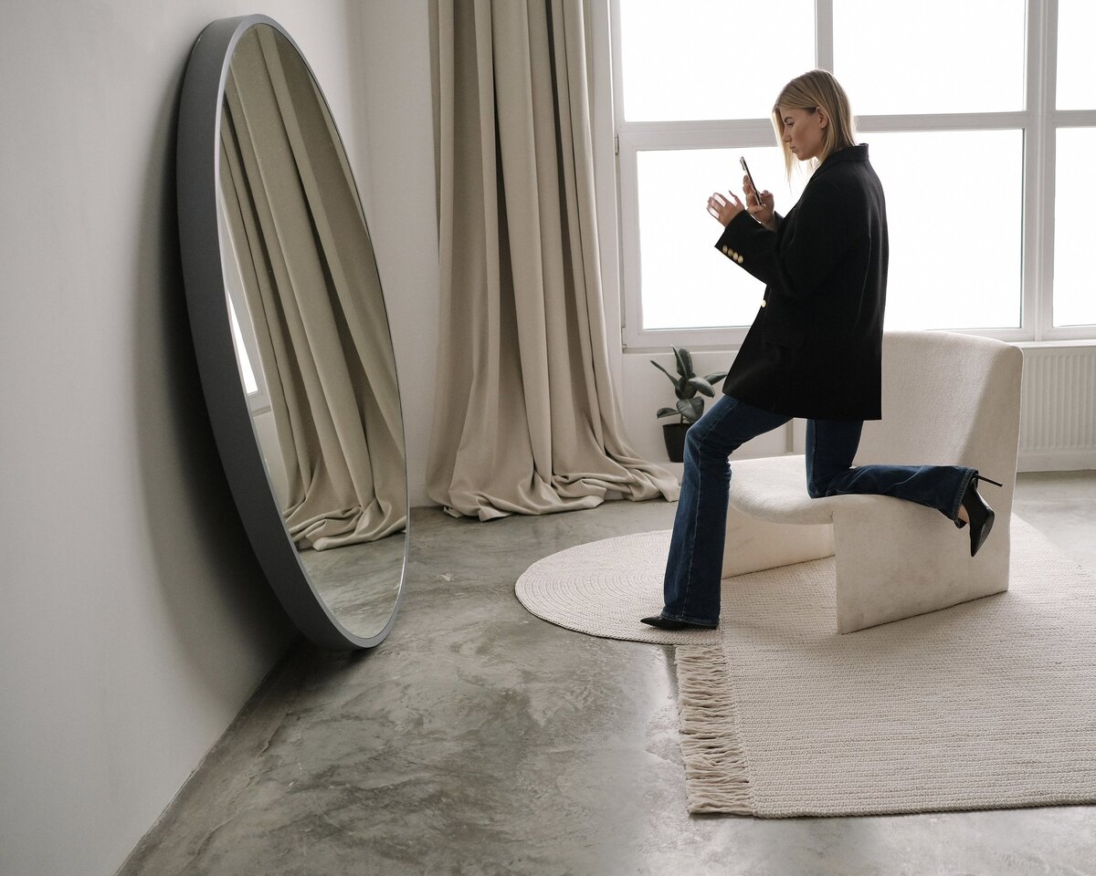 Граффити дома в квартире иллюзии. Придают пространству. Ковровая плитка interface works dash 4277003 aqua. Придают пространству. Придают пространству.