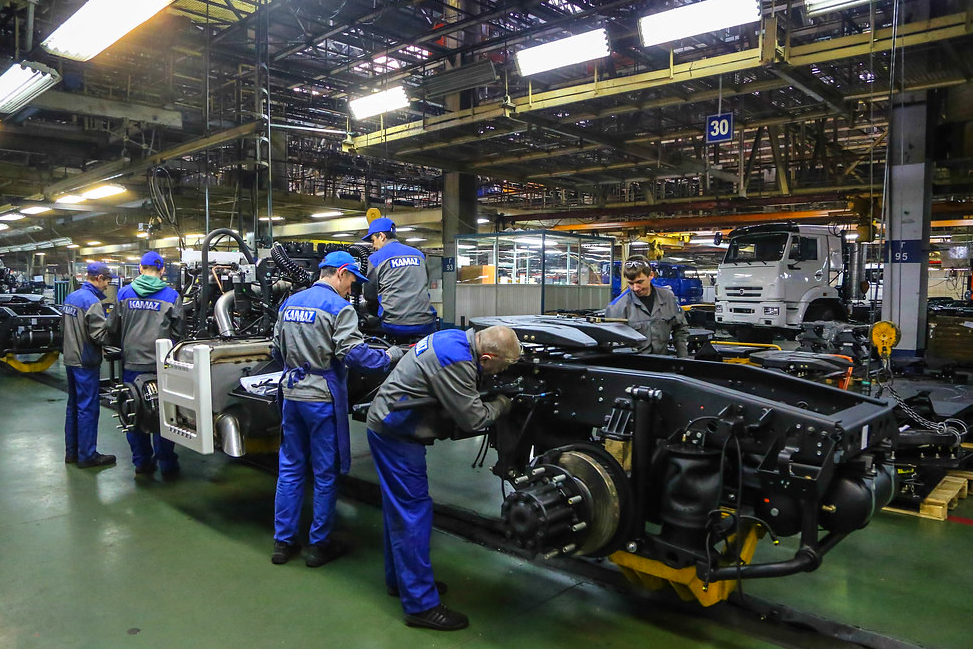 Нижегородские моторы. Завод КАМАЗ В Набережных Челнах. Автозавод КАМАЗ Набережные Челны. Автосборочный завод КАМАЗ Набережные Челны. Завод КАМАЗ Набережные Челны КАМАЗЫ.