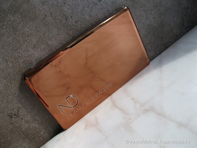 Опять маркий глянец, в отличие от Love Face Palette рефилы не вынимаются