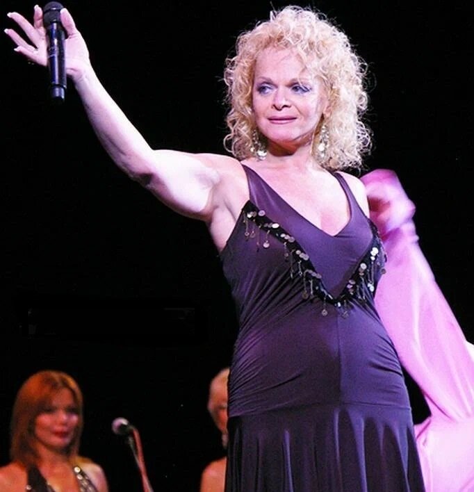 Лариса Долина