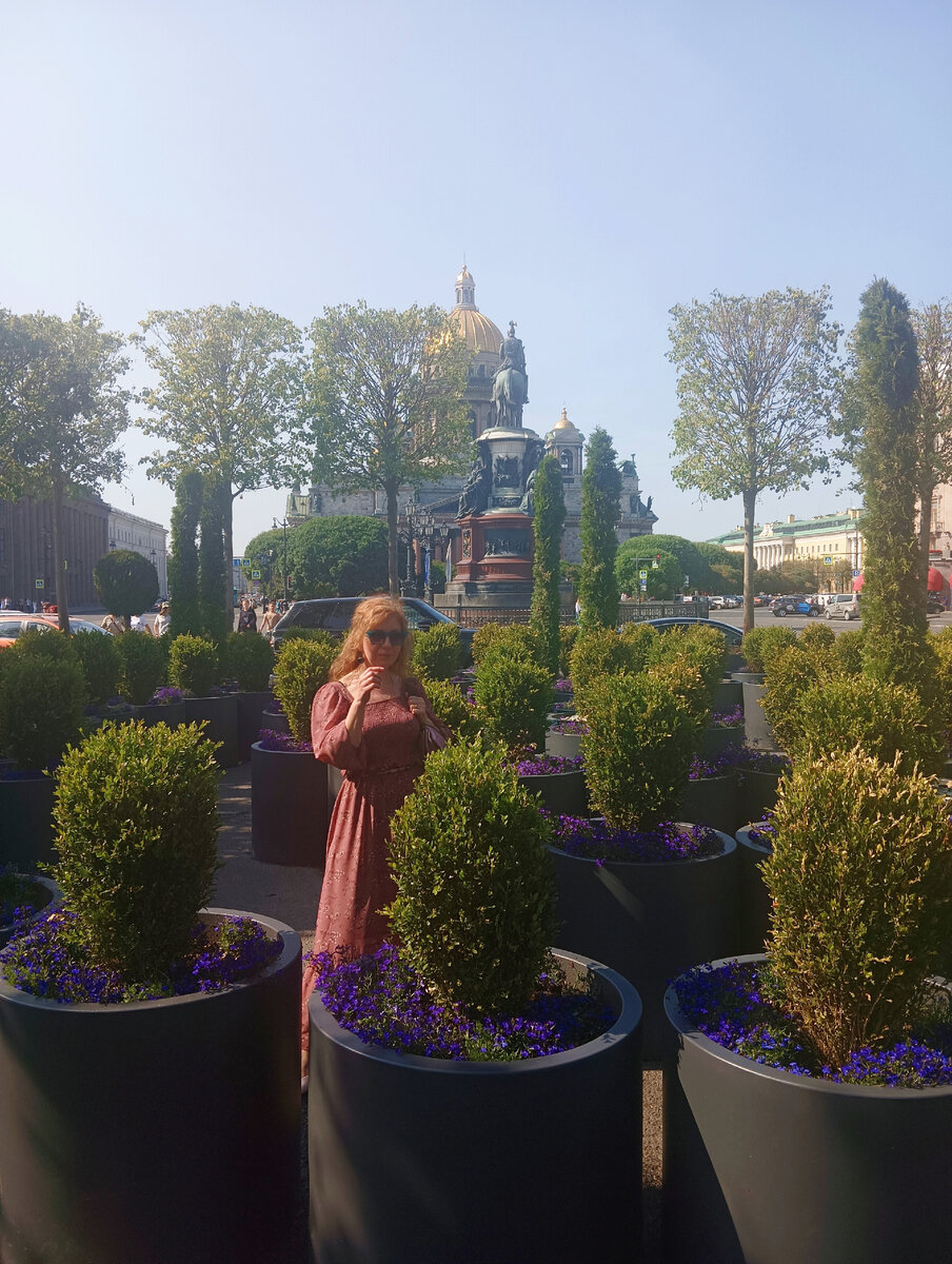 Все фото в статье - авторские. Зеленый сад перед Мариинским Дворцом. 