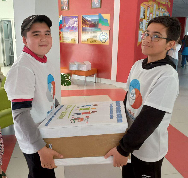 Участники Всероссийской акции «Дети - детям». Фото автора.