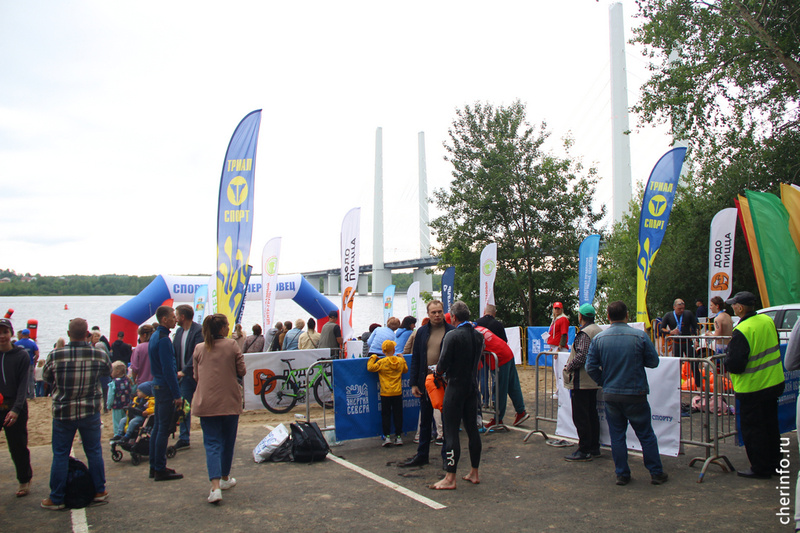    Торжественное открытие события состоялось на парковке у храма Афанасия и Феодосия Череповецких