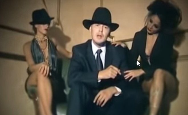 Фото: скриншот realnoevremya.ru из видео «Казан егетләре - Саргайган махаббат / Татвилль.Ру»/youtube.com, аккаунт «TatvilleRU» 