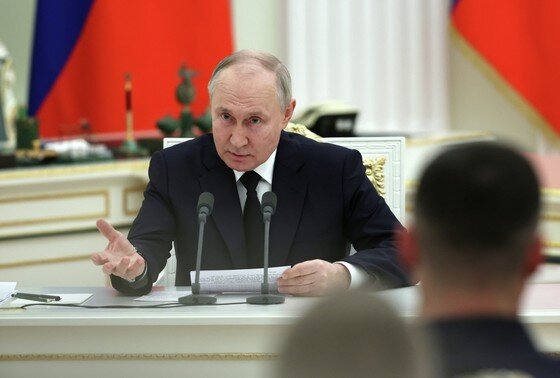    27 июня 2023 года, президент РФ Владимир Путин во время встречи с военнослужащими