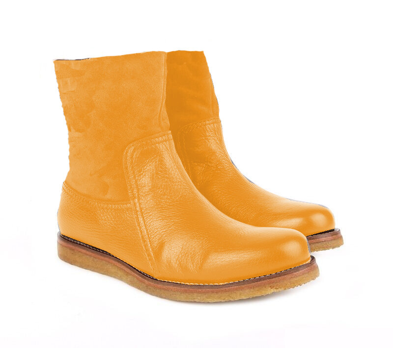 Полусапожки, похожие на мои. Особенно подошва похожа. Фото для примера из свободных источников.