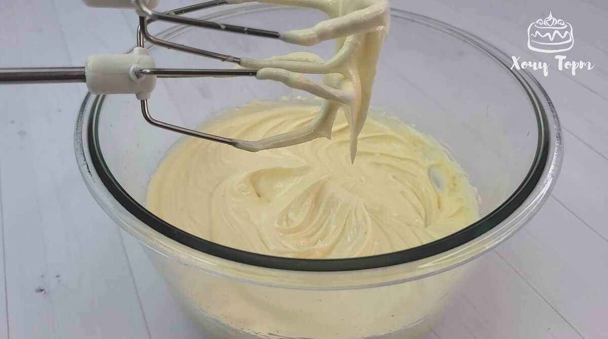 Крем простой легкий. Крем для торта. Торт выровненный кремом. Масляный крем для украшения. Крем для торта простой.