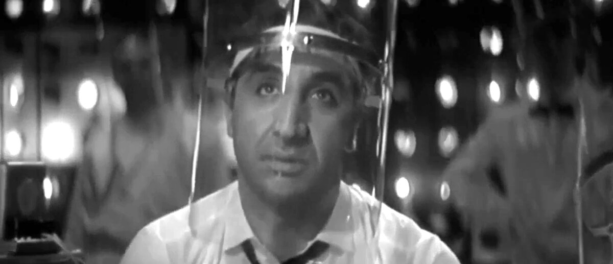 Кадр из кинофильма "Тридцать три", 1965 г., режиссер Георгий Данелия, сценаристы Георгий Данелия, Валентин Ежов, Виктор Конецкий, композитор Андрей Петров (скриншот)