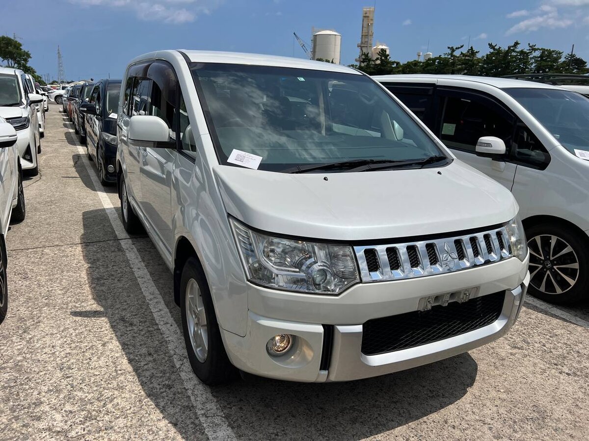 Фото внешности и салона, листайте