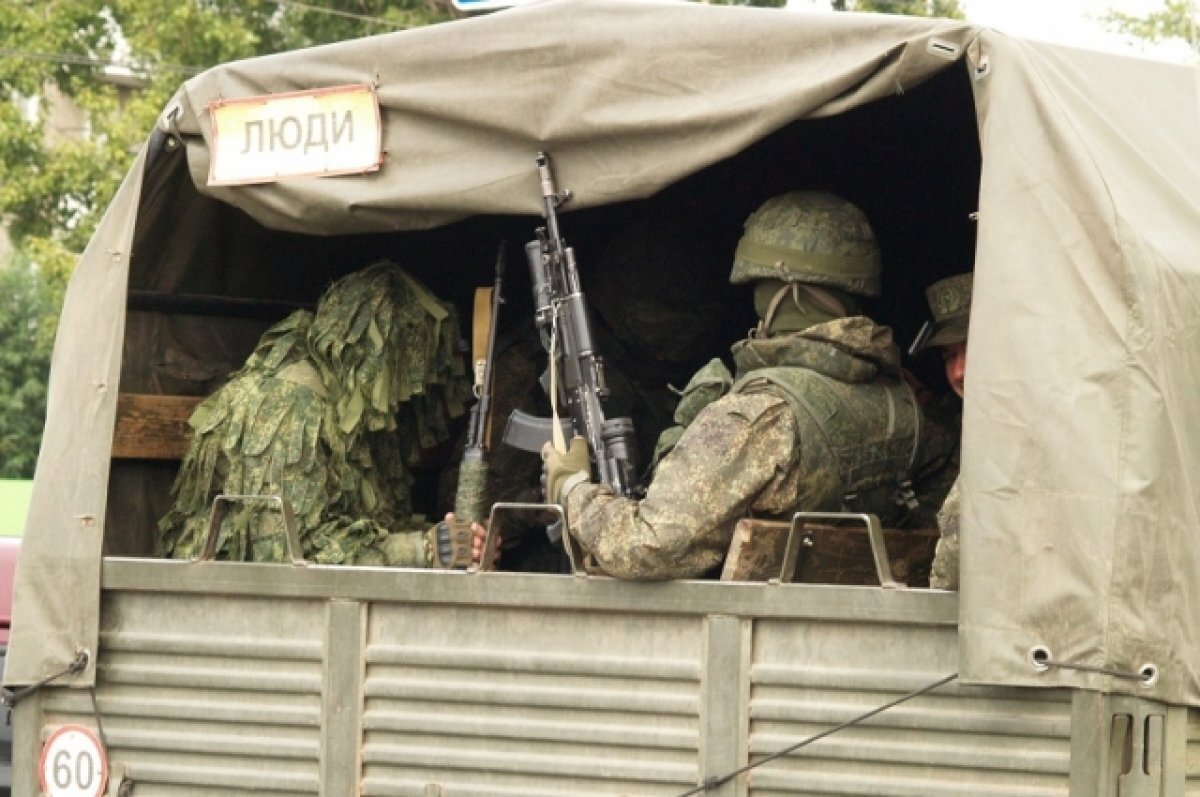    1200 астраханцев заключили контракт на военную службу