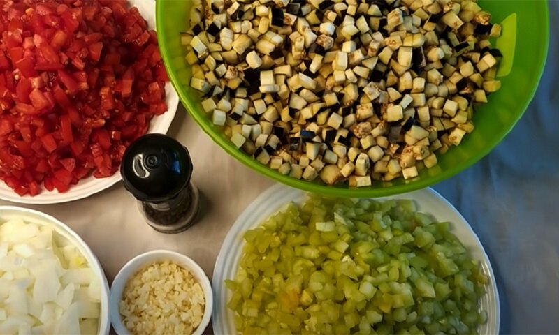 Самый простой способ приготовления вкуснейшей баклажанной икры