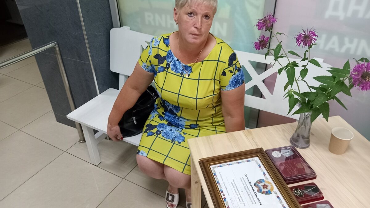     В офисе ЧВК «Вагнер» в Ворошиловском районе Волгограда, куда родные погибших приходят за наградами и документами, ежедневно можно узнать трагические истории павших героев. Журналисты издания «НовостиВолгограда.ру» выслушали несколько рассказов о жизни и смерти участников СВО.