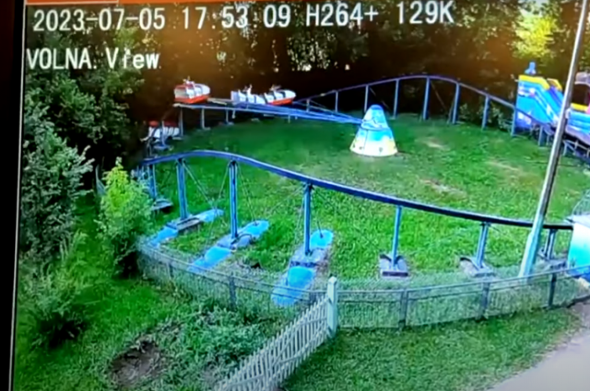    Падение вагонетки с детьми аттракциона «Веселая волна» в Орехово-Зуево.