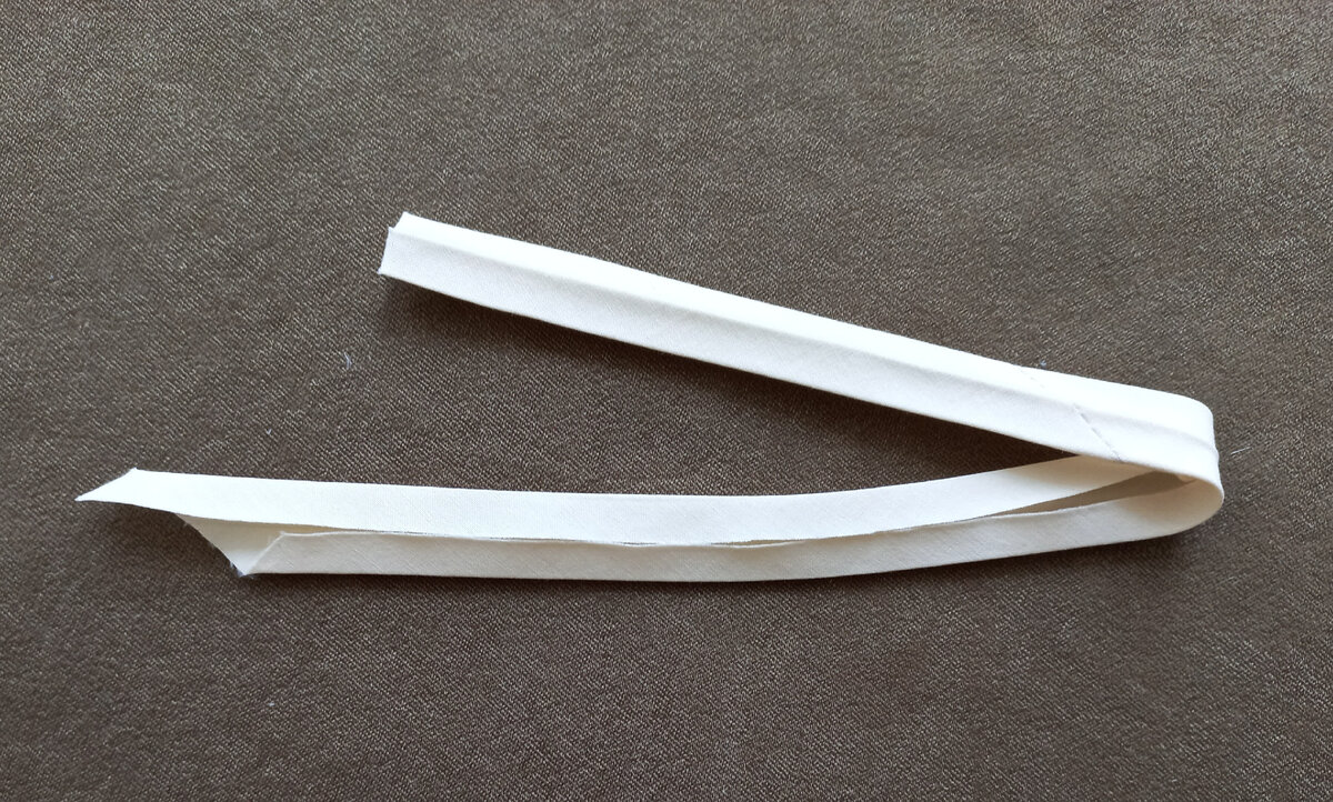 Или берём готовую косую бейку 