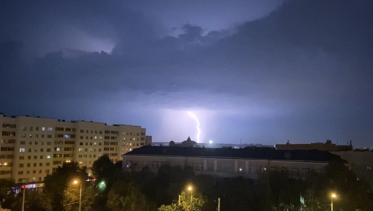     В Татарстане во вторник, 11 июля, ожидаются жара до +37 градусов и грозы. Об этом сообщило управление по гидрометеорологии и мониторингу окружающей среды РТ.