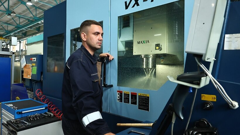    Губернатор Московской области Андрей Воробьев посетил ГосМКБ "Радуга" им. А.Я. Березняка © Антон Чернов, «Подмосковье Сегодня»