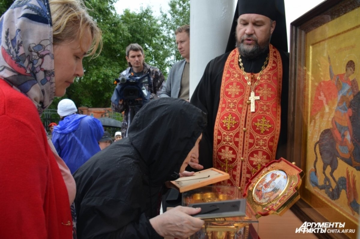    Всероссийский молебен о Победе проходит по благословению Святейшего Патриарха Московского и всея Руси Кирилла в 100 городах России.