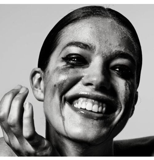 Слезы так же заразительны, как и смех (с).