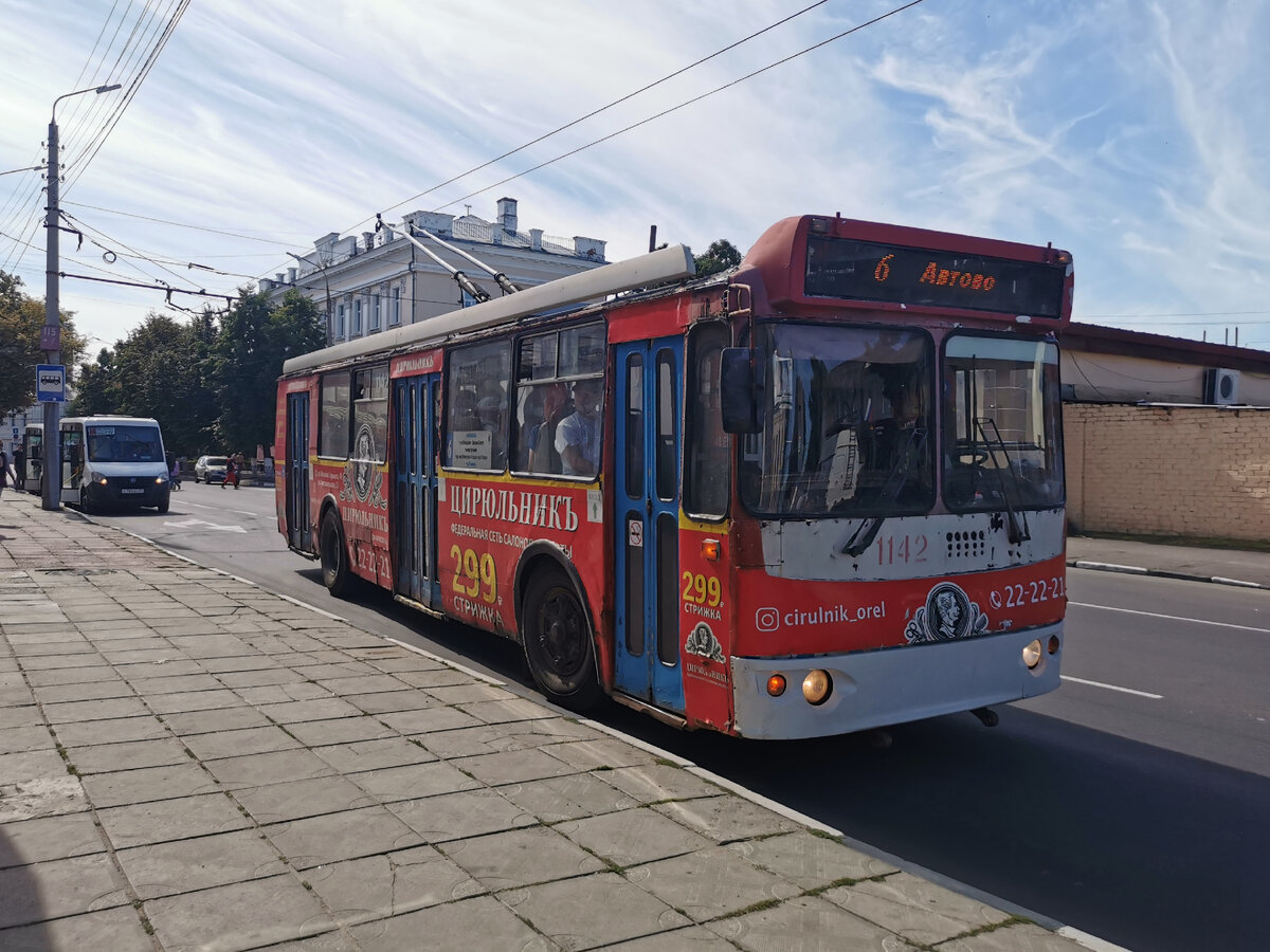 Троллейбус 1142 ЗиУ-682Г на маршруте № 6.