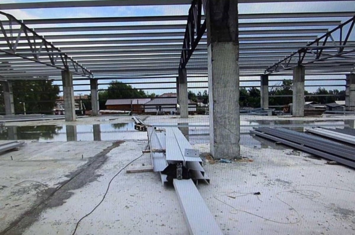    Крыша здания, где подросток получил удар током.