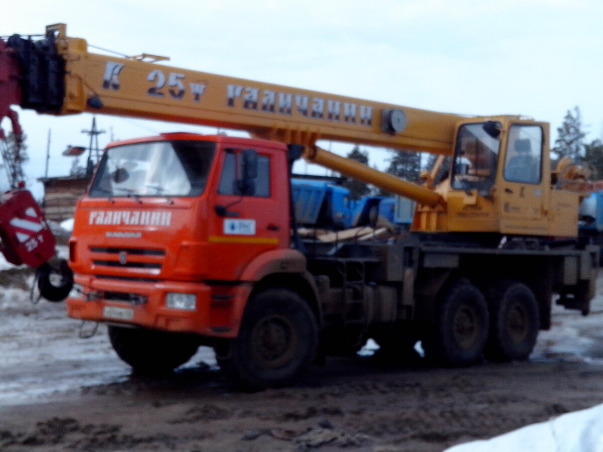 Фото: на этом автокране автор работал на "Чаянде".