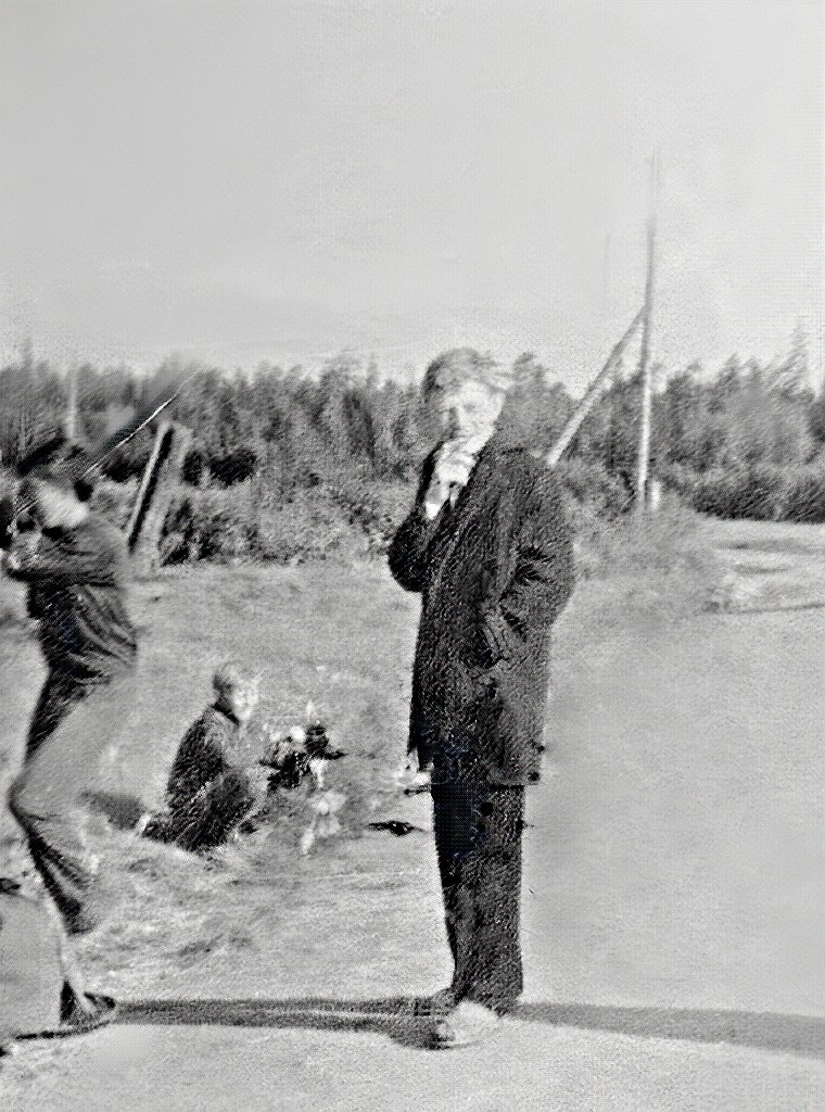 Наш гид - Виктор Титов.