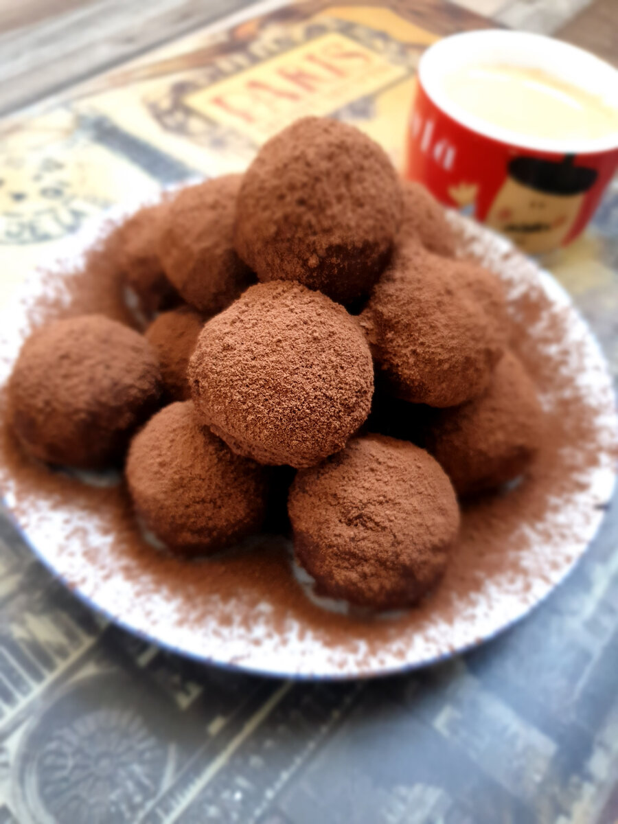 И наконец, главное блюдо нашего "французского" меню - шоколадно-миндальные трюфели🤎 Главное оно потому, что я очень люблю десерты😊 