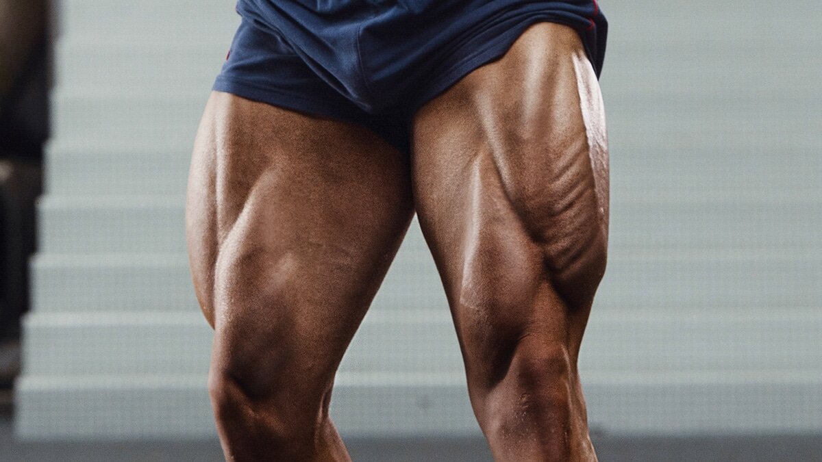 Сильными ногами шею. Мощные ноги. Накаченные ноги. Мускулистые ноги. Красивые мужские ноги.