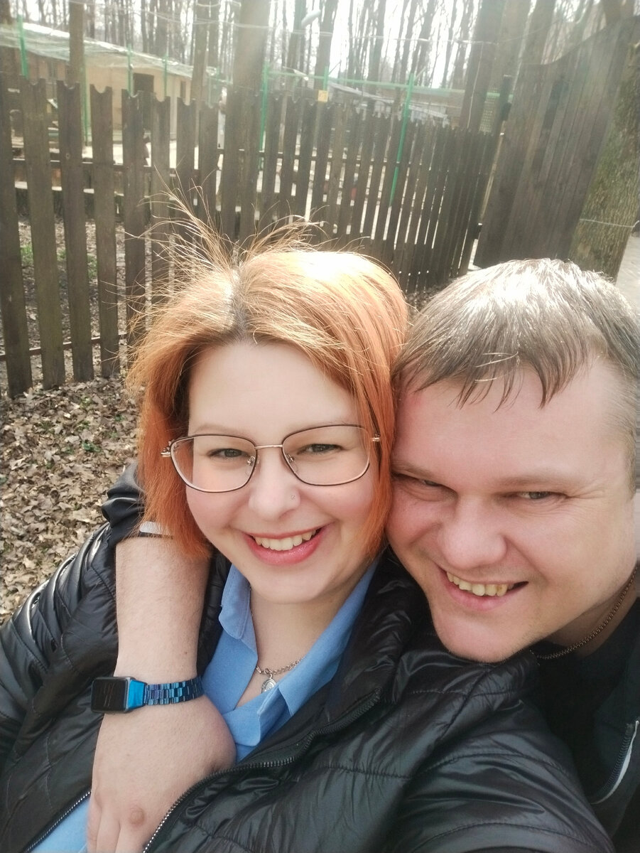 Наконец-то уговорила сфоткаться муженька😁