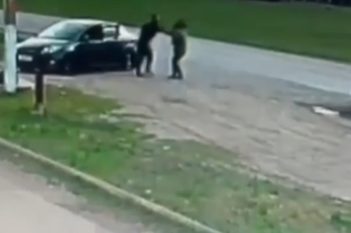    Водитель во время придорожной ссоры ударил своего оппонента ножом в Чечне