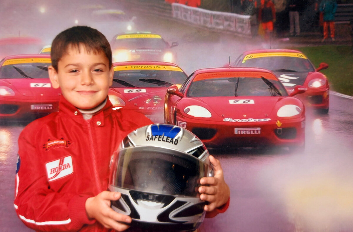 Тоже я, но уже постарше, где-то второй - третий класс