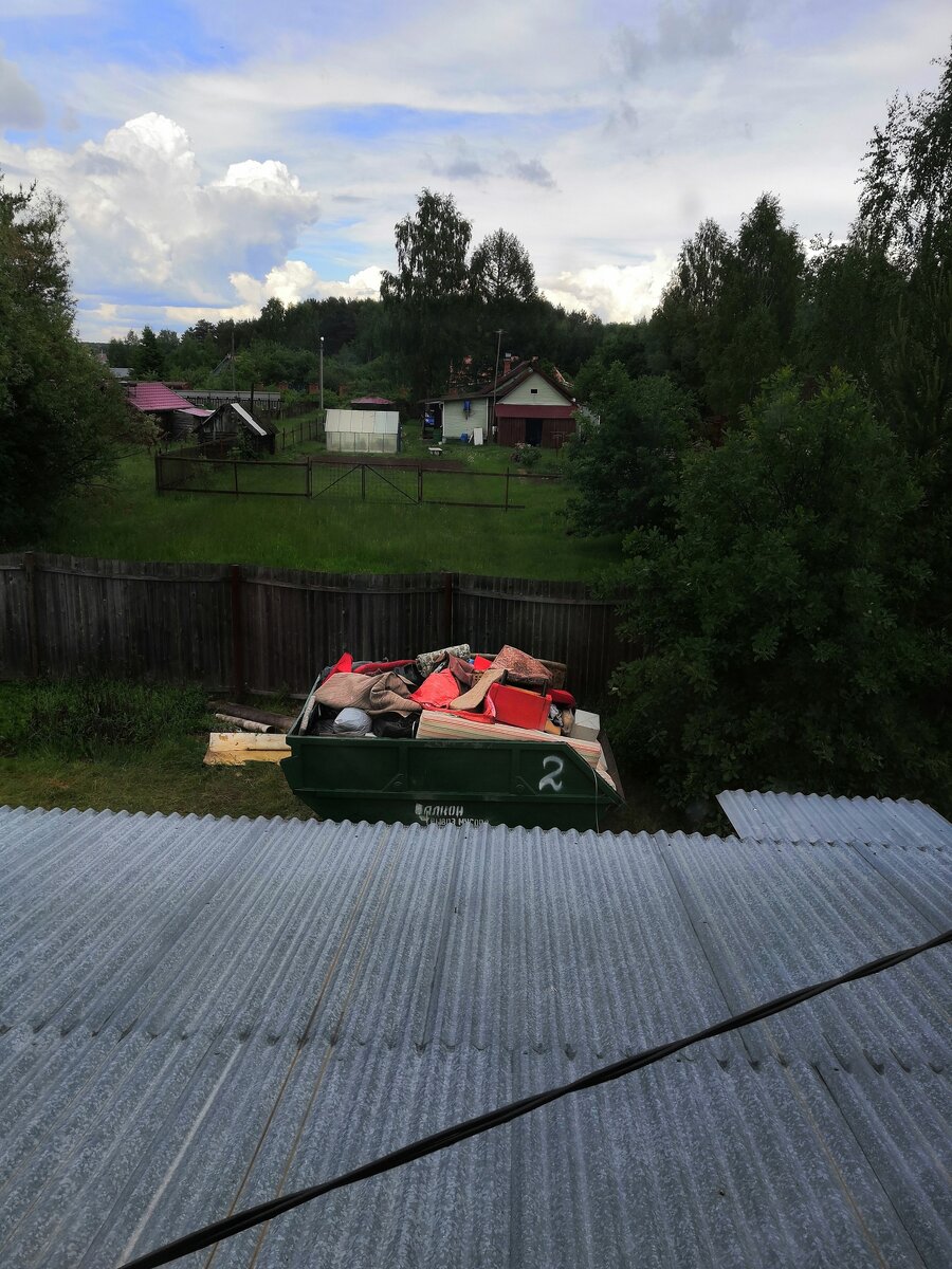 Контейнер под завязку набили.