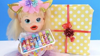 Мама МАША Собирает Дочку на День Рождения Подарки Помада Принцессы Дисней Для девочек
