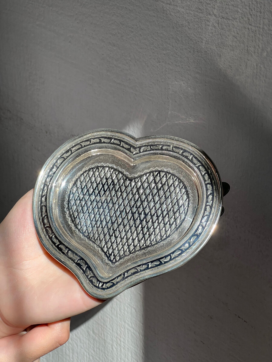 Серебряный поднос. Артикул 65784