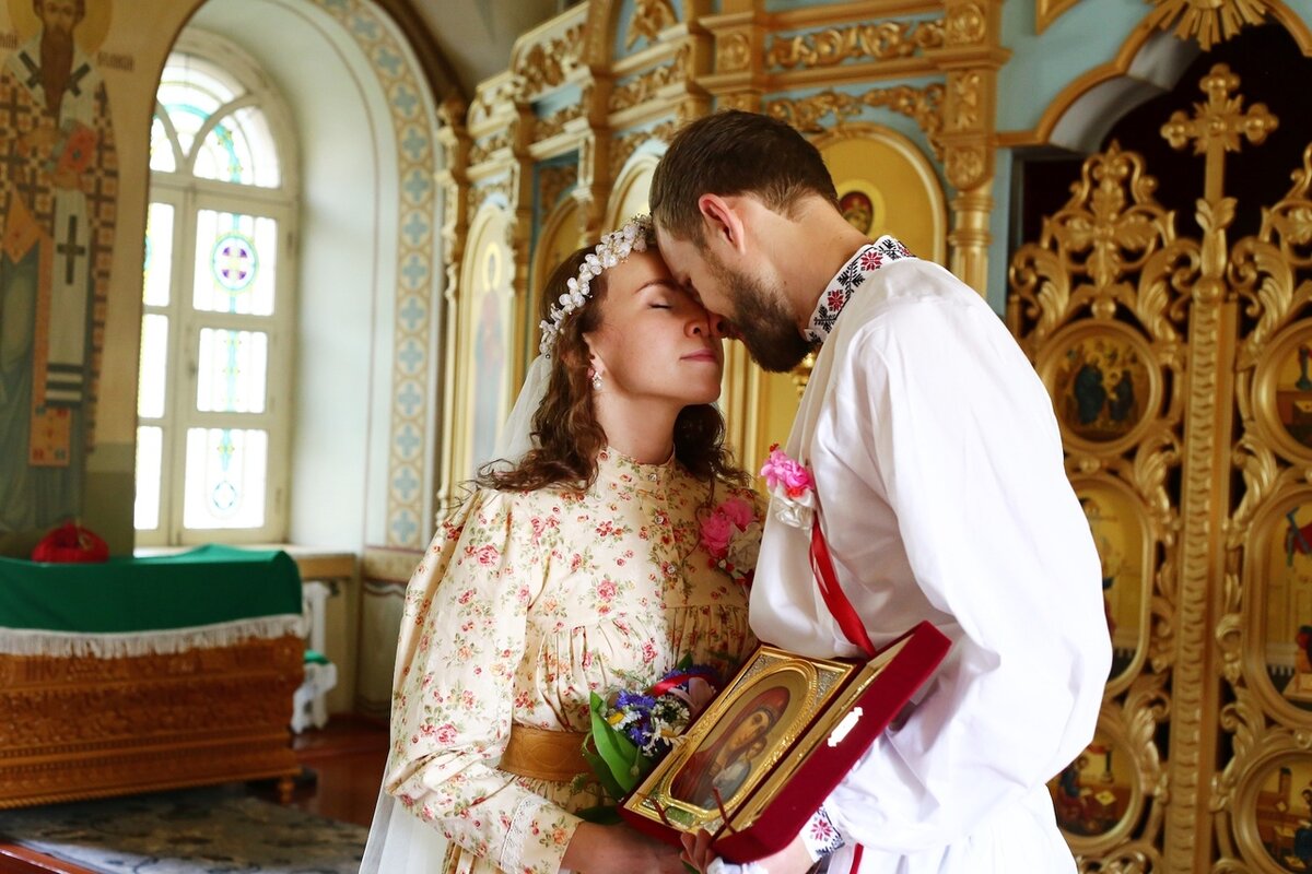 Семья в храме