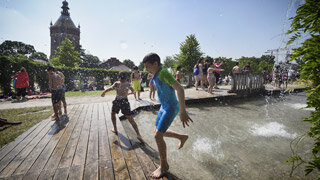 В 2023 году Праздник Воды в Вене пройдет 16 июня. Источник фото: https://www.wien.gv.at/umwelt/parks/anlagen/wasserspielplatz-wasserturm.html