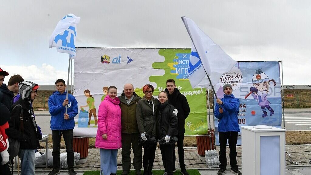     В завершении объезда по контролю за прохождением субботника в городе Сергей Кравчук принял участие в церемонии открытия экологической акции «Чистые игры».