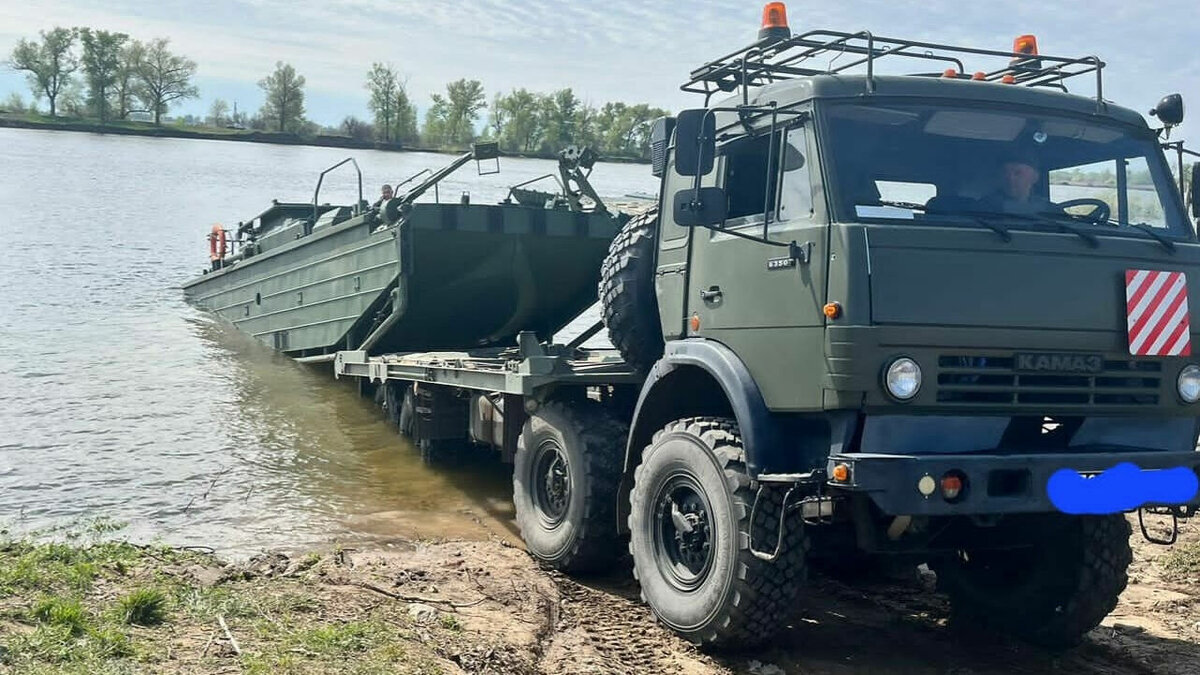     В Ленинском районе Волгоградской области в восстановлении наплавного моста в селе Заплавном примут участие военные инженеры. Уже в понедельник к месту работ были доставлены понтоны, сообщил глава Ленинского района Андрей Денисов.