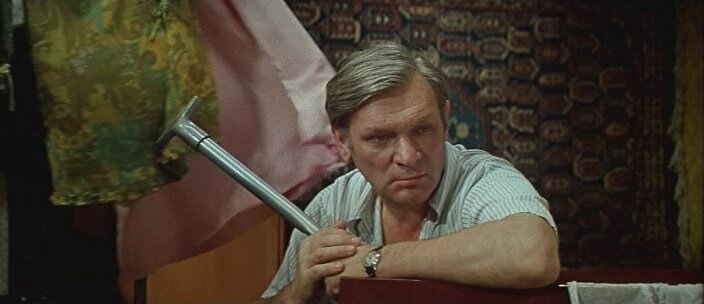 Как Николай Егорович прожил с Аней все эти годы, и не ушёл за хлебом ранее - не такой уж большой вопрос. Сколько несчастливых браков продолжалось только ради детей.