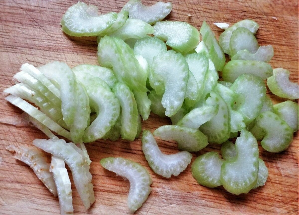 Зелёный салат с киви