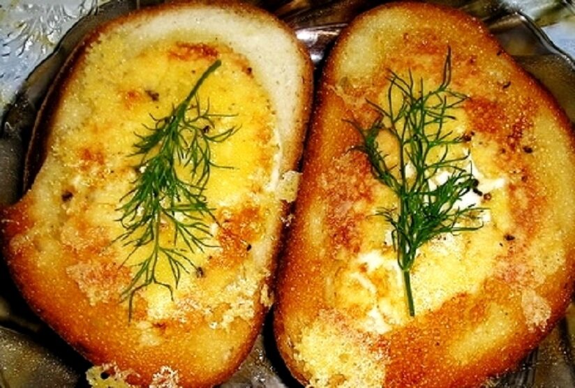 Бутерброды с яйцом и сыром. Горячий бутерброд с ветчиной и сыром. Бутерброды с батоном в яйце. Бутерброды с батоном в яйце. Бутерброды с тертым яйцом и сыром.