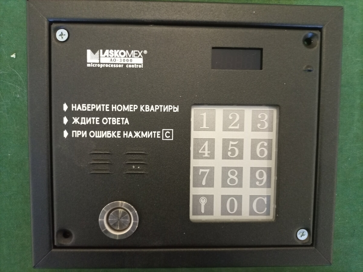 Домофон про что это. Домофон Rainmann ao-3000. Домофон многоквартирный. Универсальный код для всех домофонов. Laskomex ao 3000 код открытия без ключа.