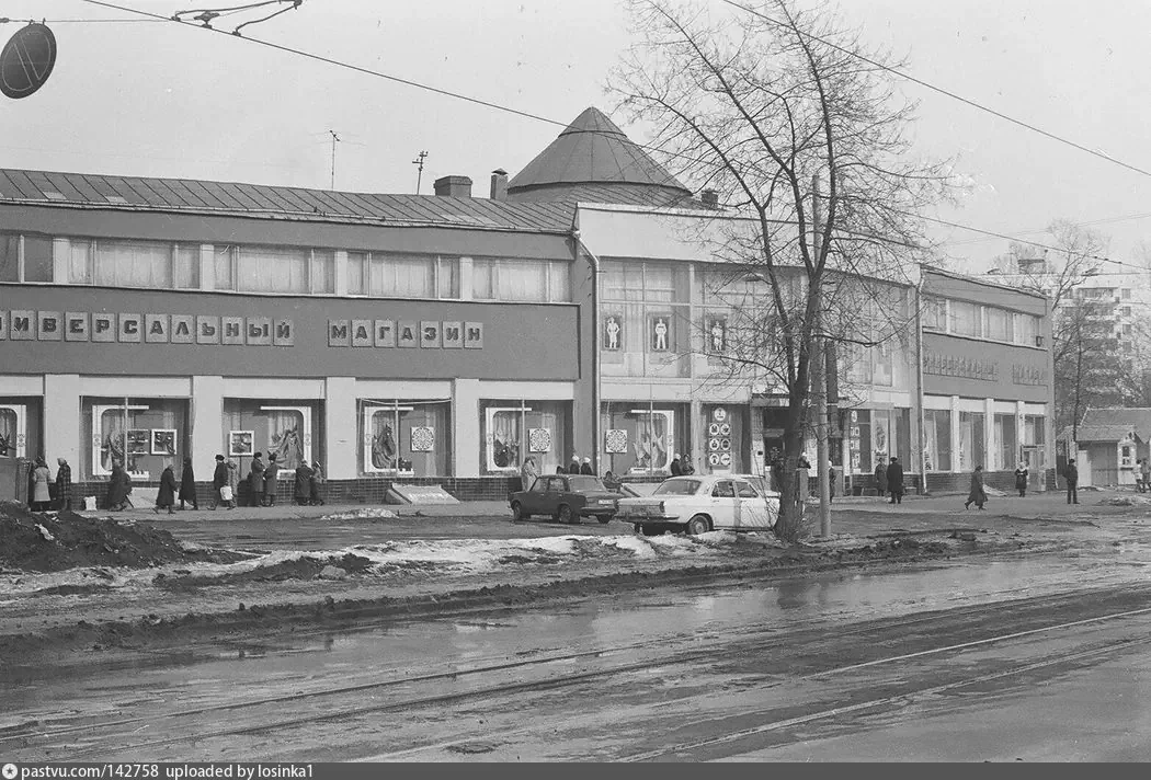 Универмаг на Краснобогатырской улице, 1987 г. Автор: И.Нагайцев.