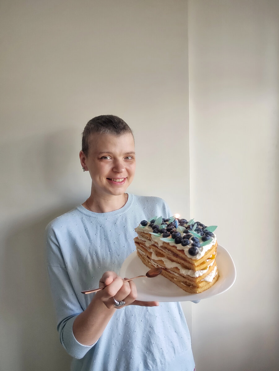 Дружина, тортика хоть и половина, но уверена, хватит на всех. Угощайтесь! 