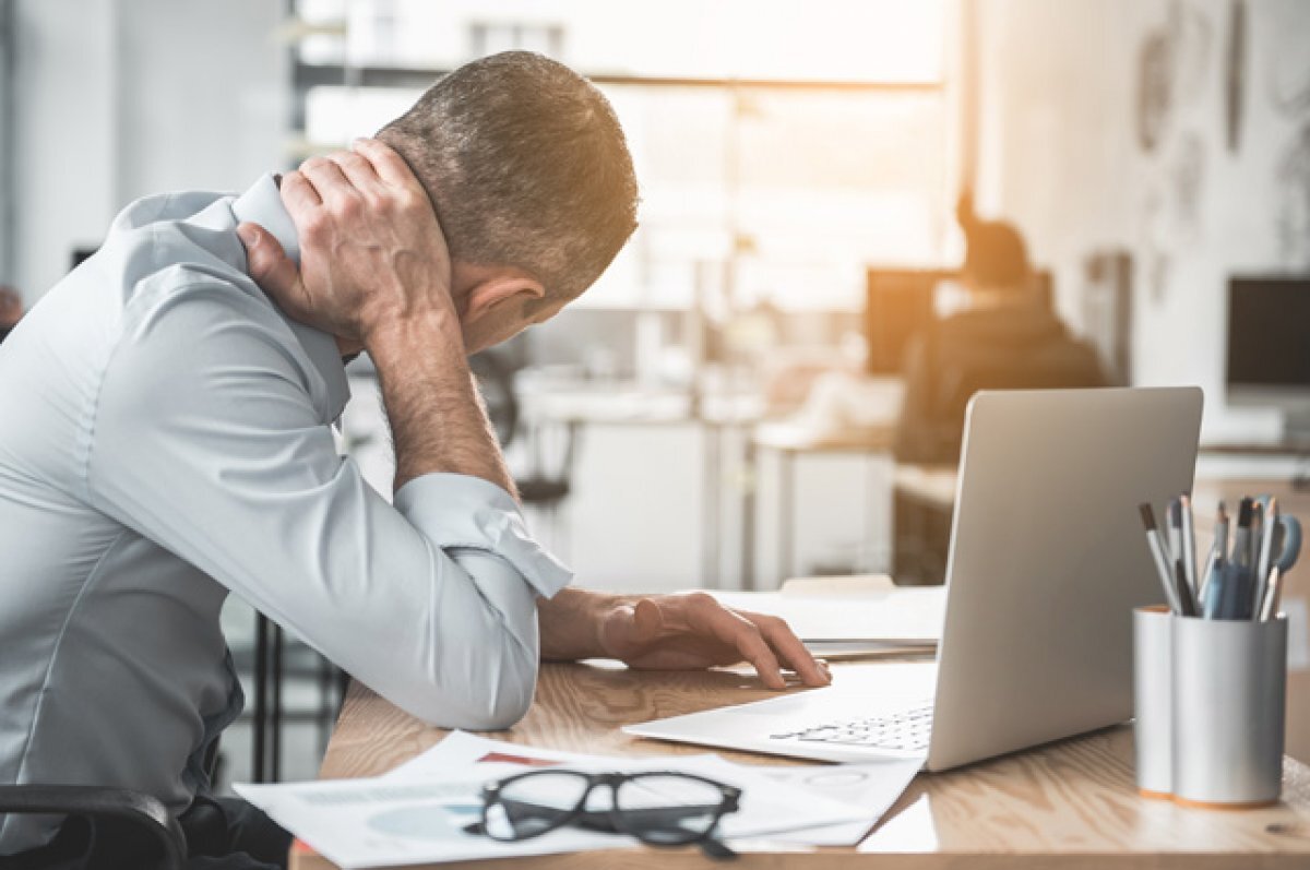    Зачем крутить головой? Простой способ помочь себе, если возникли боли в шее