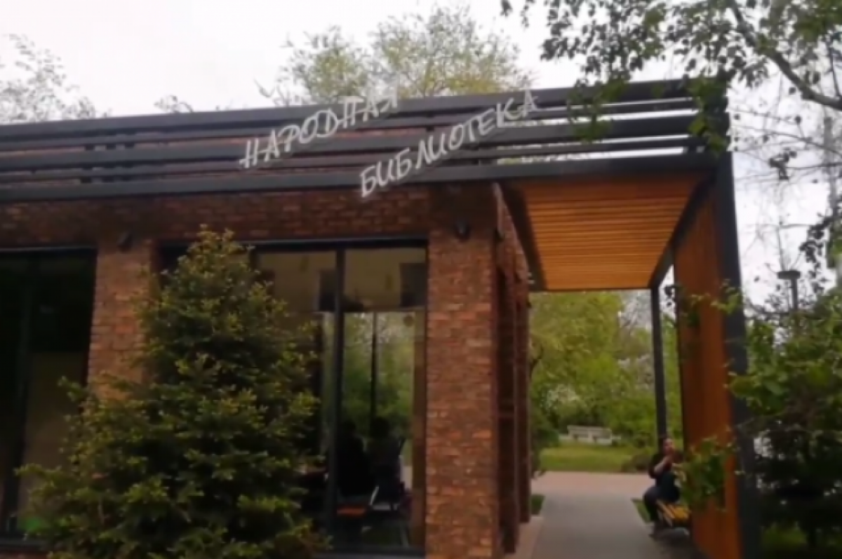    В Волгоградском горсаду открыли «Народную библиотеку» и «Галерею искусств»