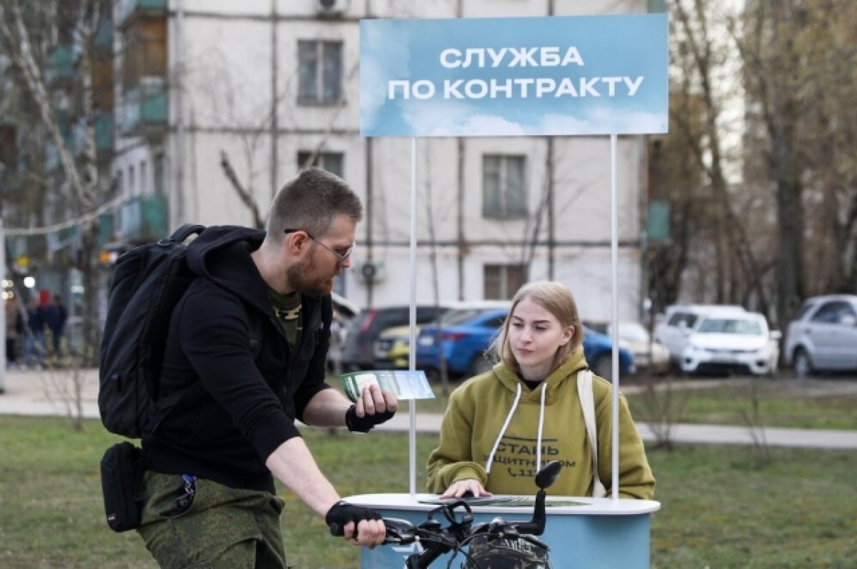    Волонтер: в Москве службой по контракту чаще интересуются 20-30-летние