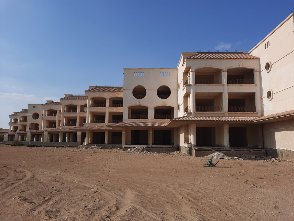 Отель, который так и не увидел гостей. И скорей всего не увидит. 