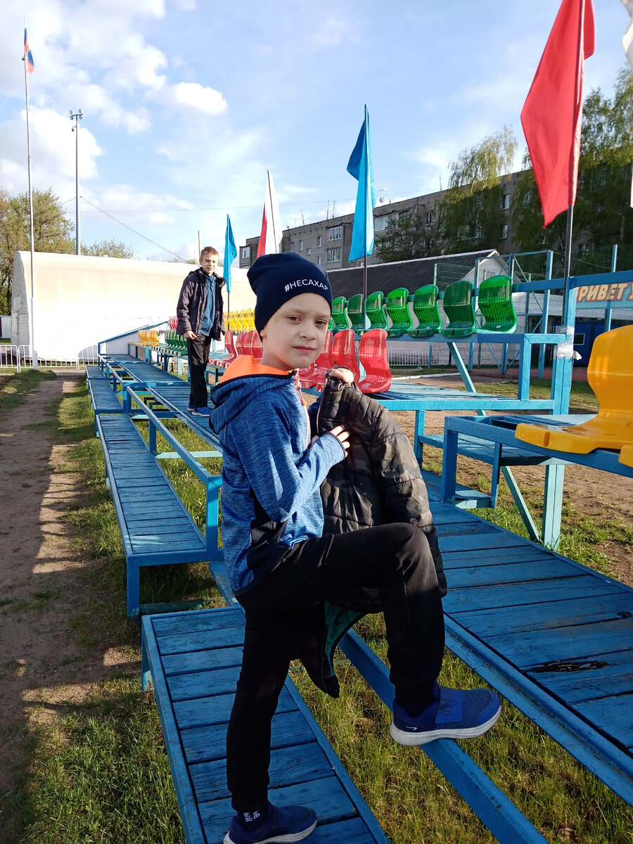 Вот так надо и все) встанет в позу... 